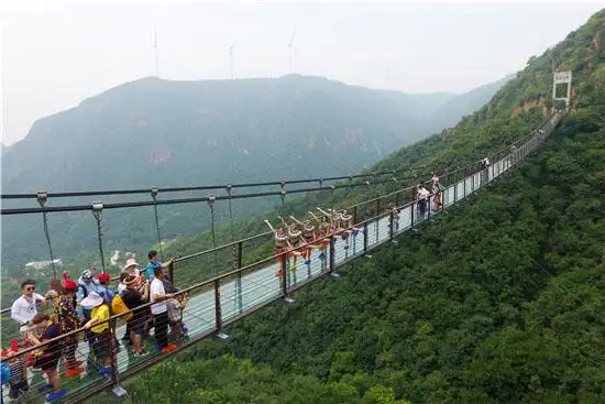 fuxishanfootbridge伏羲山座悬空玻璃吊桥.jpeg
