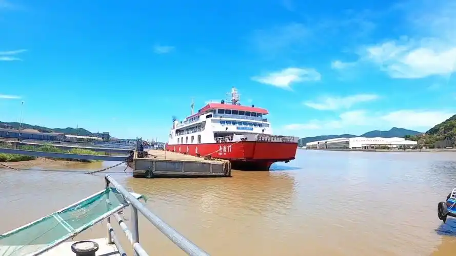 宁波北仑白峰码头开往舟山轮渡