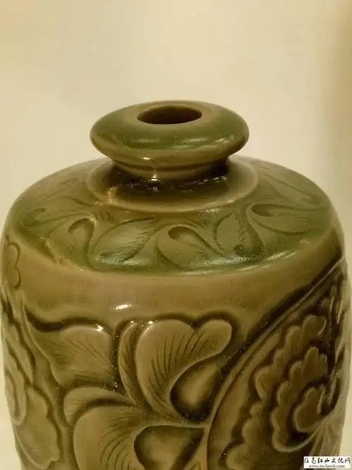 [疑似] 耀州窑刻花青瓷梅瓶