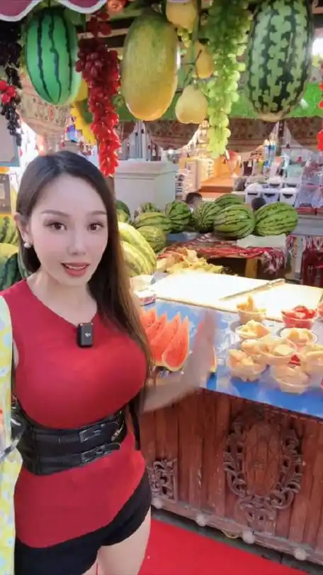 小厨娘美食记超话新疆的西瓜又圆又大,晚上10点还没黑天#记录生活