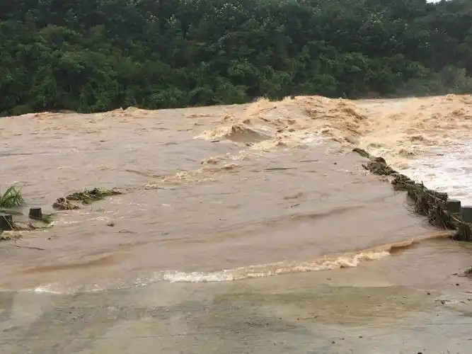 洪水无情,大爱无边