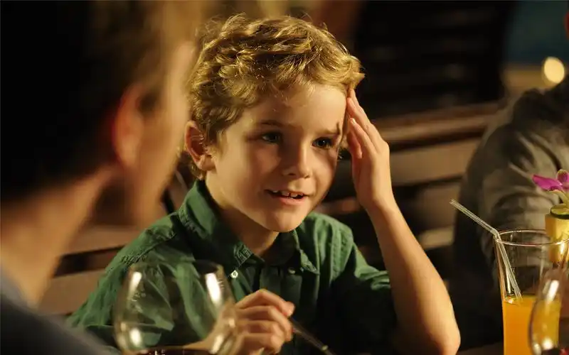 海啸奇迹电影高清剧照桌面壁纸