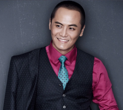 让他出现在观众的视野中,让观众们认识到了这样一位演技精湛的演员