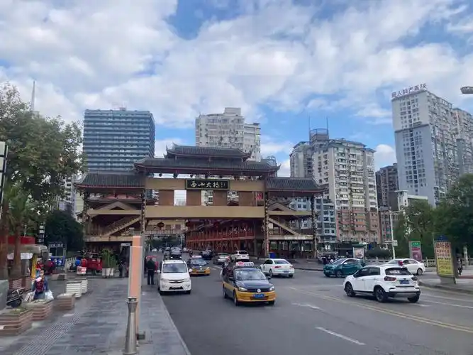 都匀,贵州省黔南州首府.属于县级市,城市规划一点不逊色于一般地级市.