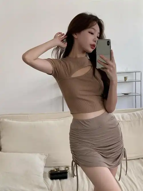 感修身胸前斜开口镂空圆领短款露脐短袖打底衫上衣白色面料m90100斤