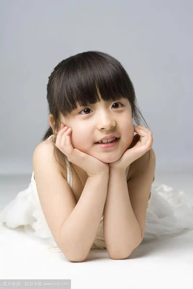 小女孩