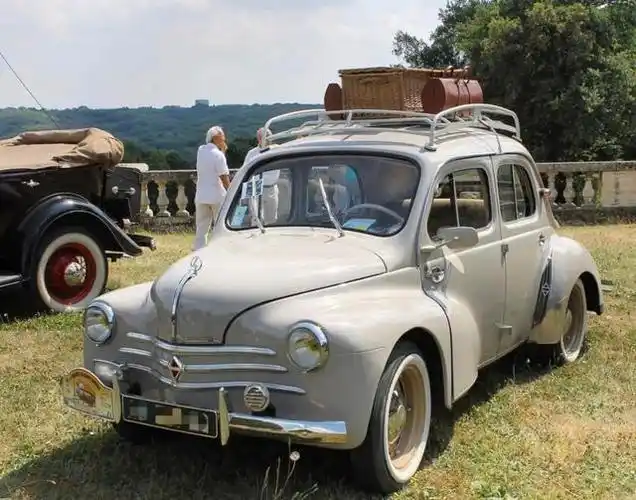 畅销的法式经典小车雷诺4cv
