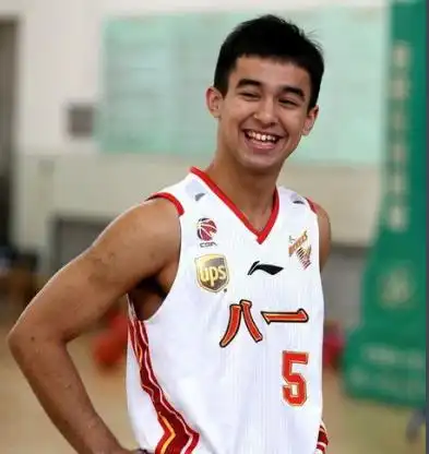 cba八一队教练阿的江儿子的身高是多少