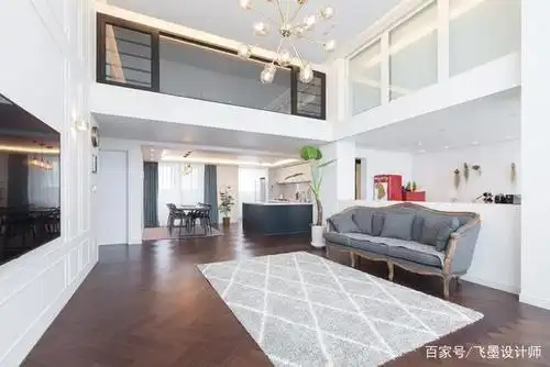 150㎡两层小楼,客厅层高4米6,直接做了挑空,那看着叫一个敞亮!