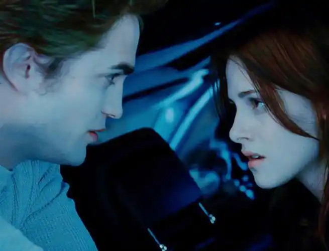 最近反复重温暮光之城系列,看了一遍又一遍.