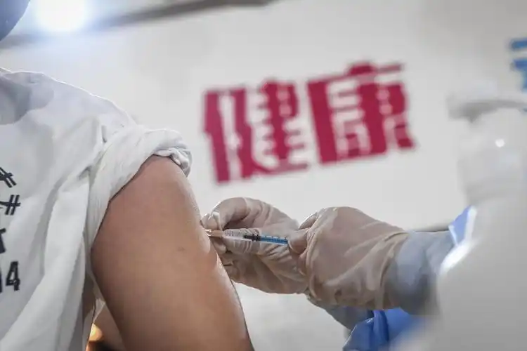 沈阳:新冠疫苗接种方舱开"打"