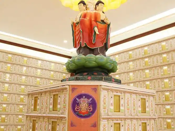 玉佛寺寝宫高档福位