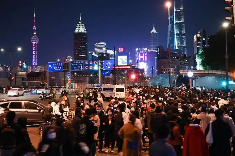 城事|元宵推高节日气氛,申城多处火热爆棚_视界_澎湃新闻-the paper