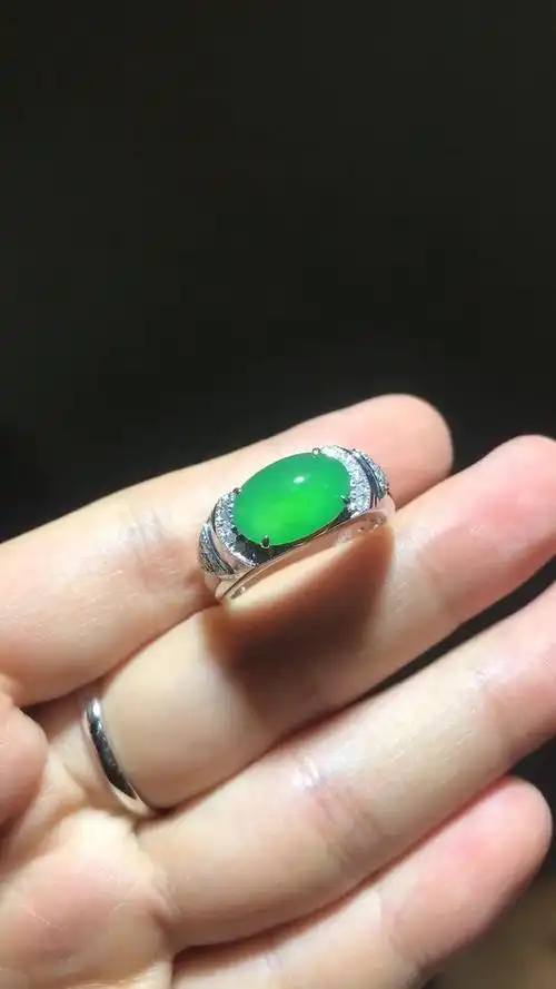 翡翠镶嵌  #翡翠蛋面戒指  #翡翠珠宝