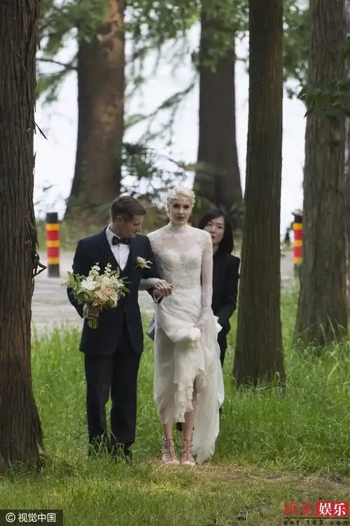 撒贝宁李白婚礼现场曝光清新唯美