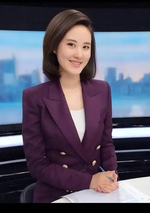 她曾是重庆最美的高考状元,如今当上央视主持人,43岁依然单身