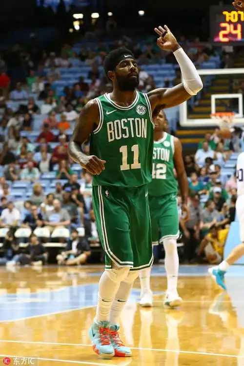 组图:绿军不敌黄蜂 欧文全力防守少帅着急怒吼