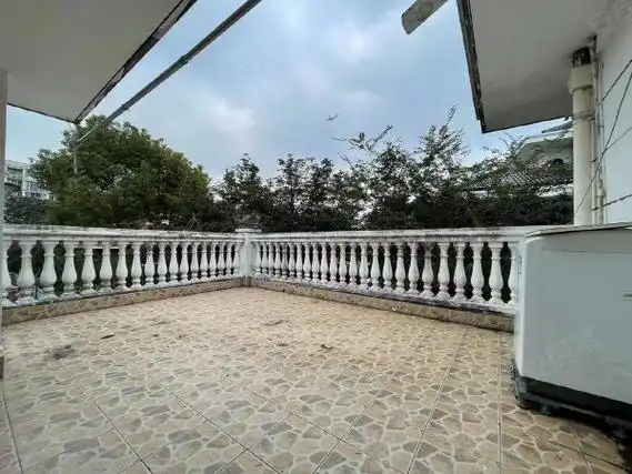 上海松江九亭三盛颐景园(别墅)紧缺房源精装花园别墅,5房3厅,合适轻