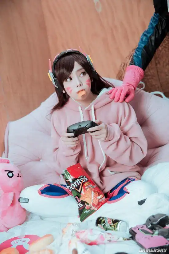 《守望先锋》dva韩国妹子本色cos 黑猫装扮娇俏迷人