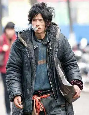 ="#" data-lemmaid="34025">犀利哥 /a>,源自蜂鸟网上传的一组照片