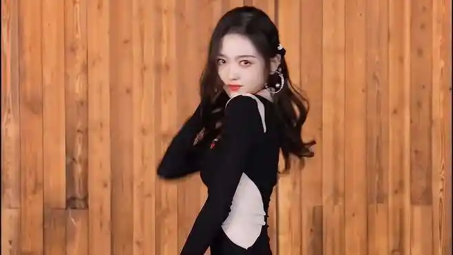 kpl灵儿演绎女团舞蹈,包臀裤尽显好身材,难怪这么受欢迎-舞蹈视频