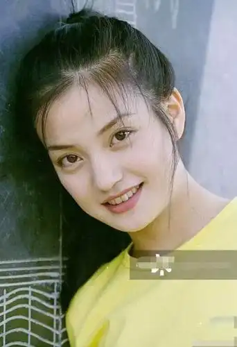 赵薇唯美旧照曝光!婴儿肥模样灵气十足,网友:美得让你认不出