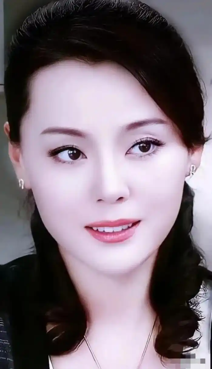 梁爱琪,真美!雪白的肌肤,光滑细腻,妩媚动人,人美演技好!