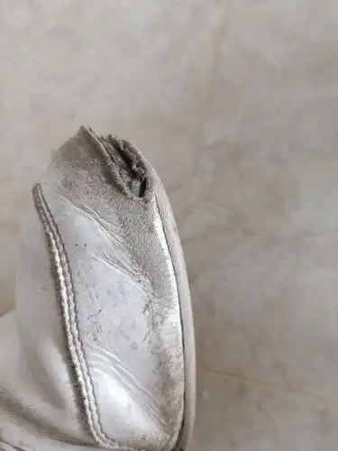 我的白色鞋子鞋头已经烂成这样了,还能缝补嘛?