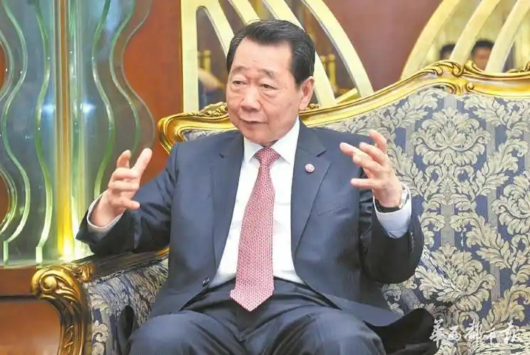 入川养土猪 泰国首富为农民打工