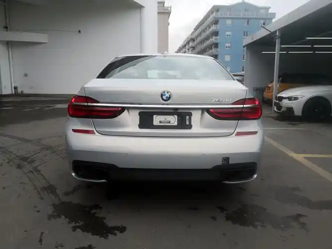 宝马740li领先型m运动月光石白干邑现车优惠287万元