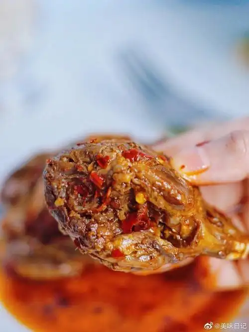 鸟鸟孟川预测除夕晚会角度清奇#太爱吃麻辣兔头了,永远吃不腻|||之前