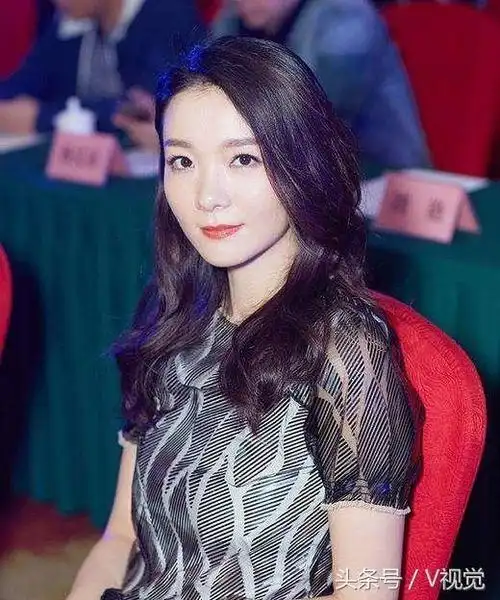 齐溪在《约会专家》中饰 柳林