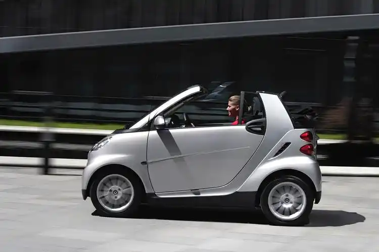 奔驰微型小车两人座,有一种汽车,它是两人座的