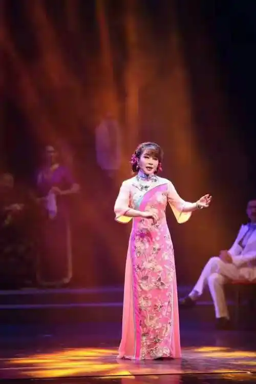 梁玉嵘:传承星腔祖师衣钵 致力创新粤曲艺术