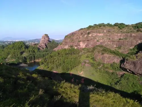 爬上石角马头山 来一场与自然的亲密碰撞(组图)