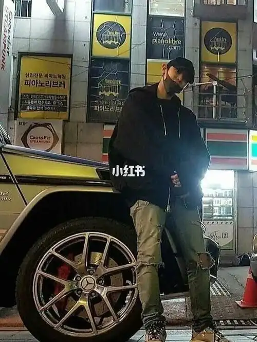 是的啦全韩国只有朴灿烈有奔驰大g好帅好帅v12也好帅