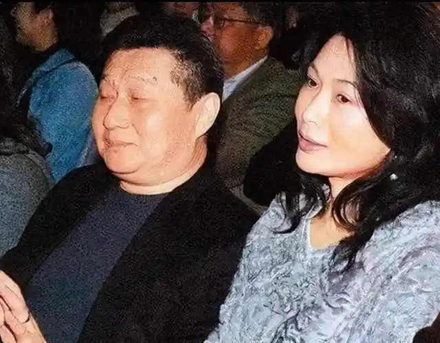 孙道存一生风流成性,爱慕过许多美女,与何念慈,颜宁都有多个儿女,还与