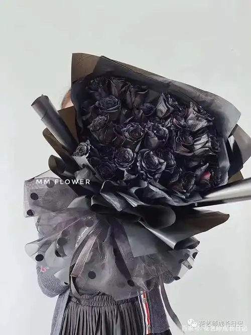 每日一花|惊艳四座的黑色玫瑰花礼,每一款都很高级!