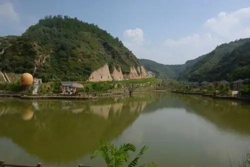 延安圣地书画院赴安塞南沟采风活动