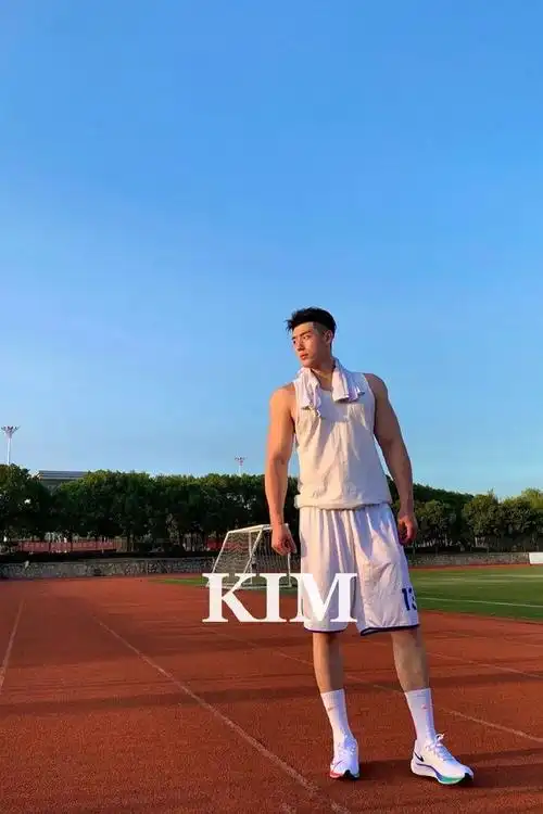 198cm篮球体育生宽肩窄腰大长腿十足的场上小狼狗爱了