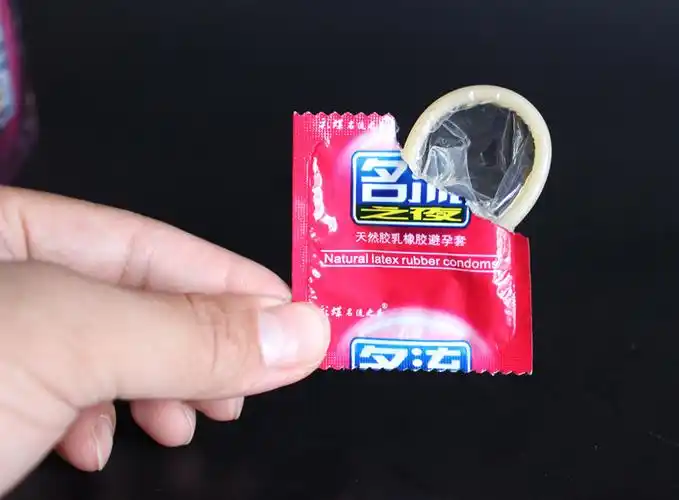 彩蝶尚品100只装大油量避孕套超薄光滑安全套夜场套酒店宾馆套子