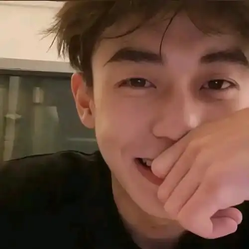 优秀男头余庆伟