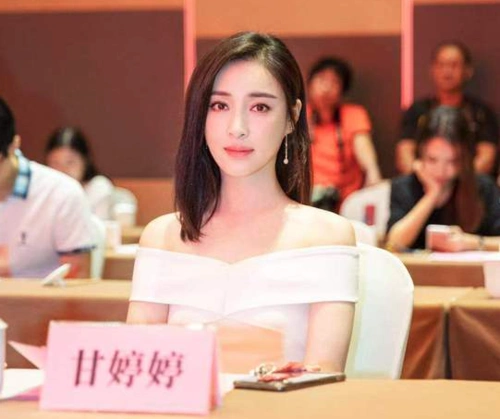 袁姗姗双封面大片红黑碰撞尽显神秘复古