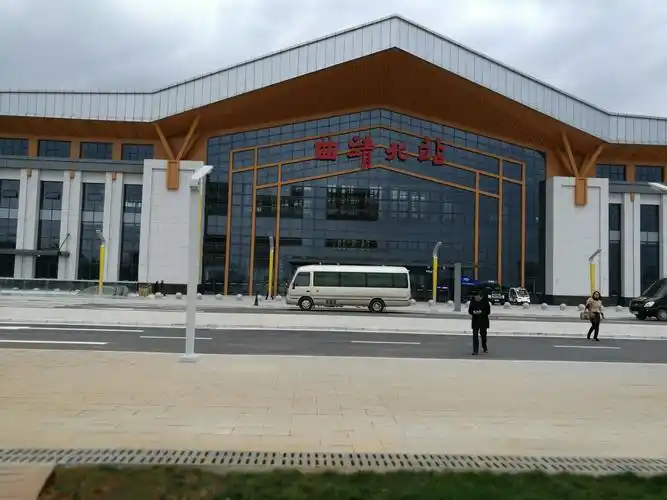 有多少个车站我不记得 只记住了曲靖北站 在曲靖北站,我要等你 在曲靖