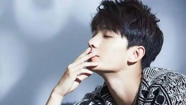 网友给男星颜值打分,鹿晗8分,杨洋6分满分果然是他_吴亦凡_高挺_沦陷