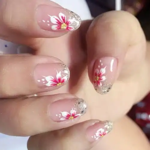 美甲图片 - 现在喜欢画花的顾客少了好多