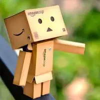 纸箱人阿楞个性头像图片,有圆圆的眼睛和三角形的嘴巴