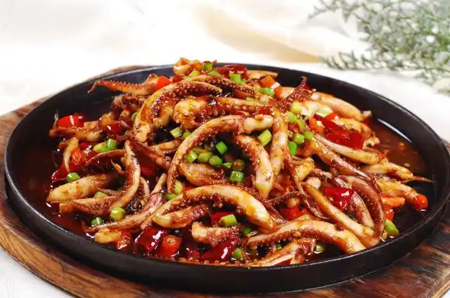 湖南湘菜,铁板香辣鱿鱼须,五星级酒店专业级,私房菜特色菜做法|洋葱