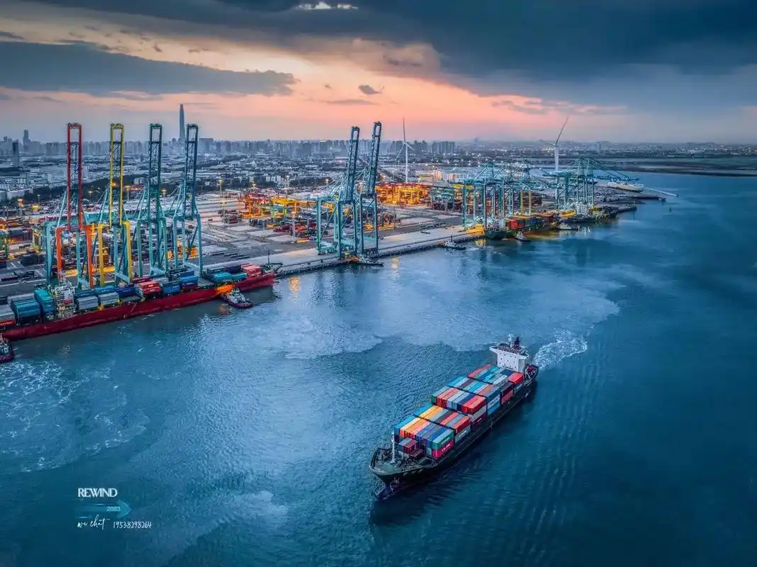 今日元素 船08#港口码头 #蓝色治愈系 #集装箱海运 #无 - 抖音