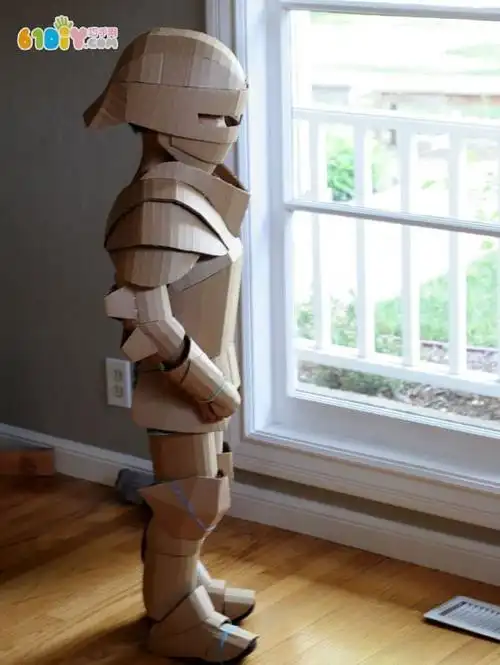 废纸板盔甲作品图和制作过程_纸盒手工_巧巧手幼儿手工网